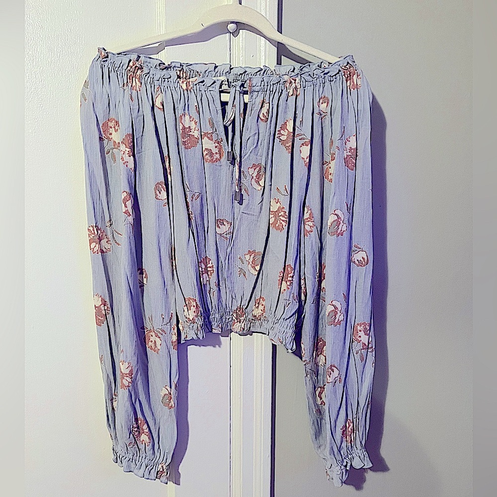 EUC Off the shoulder crop top. Size large